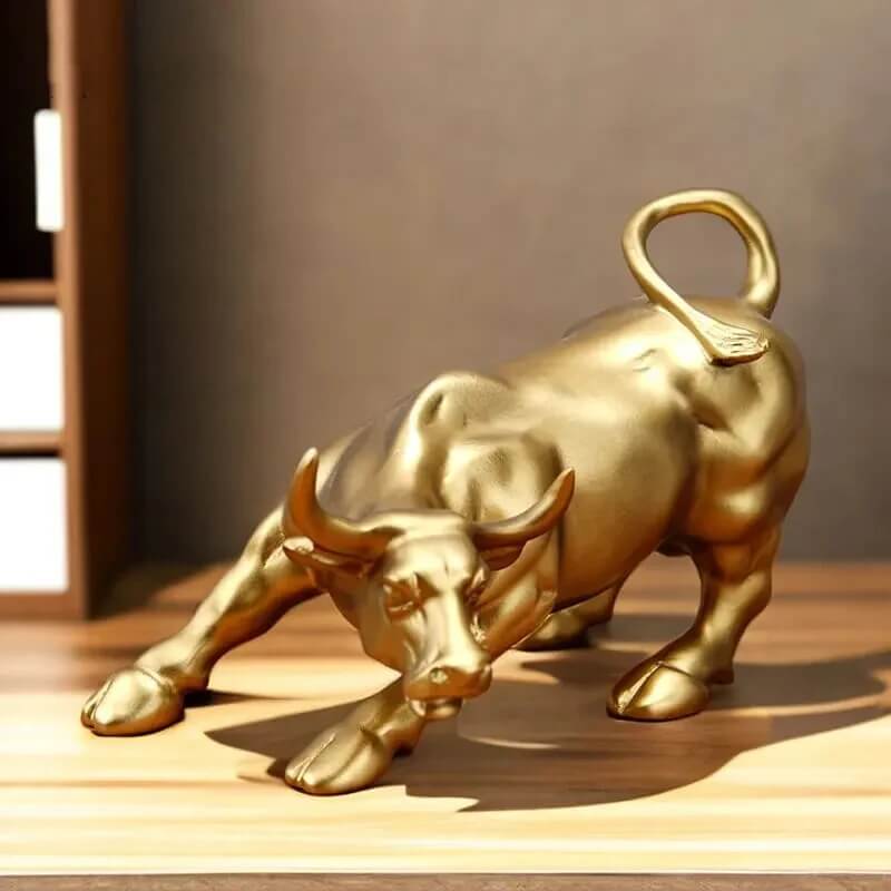 Golden Wall Street Bull Resin Statue Feng Shui Ornaments Fortune Statue Wealth Figurines For Office Interior Desktop Decoration