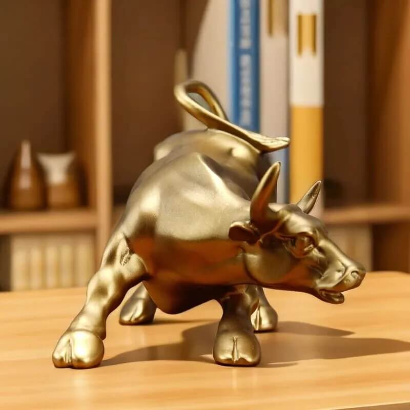 Golden Wall Street Bull Resin Statue Feng Shui Ornaments Fortune Statue Wealth Figurines For Office Interior Desktop Decoration