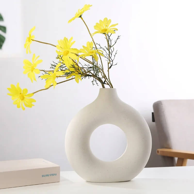 Nordic White Ceramic Vase For Creative Floral Decoration Modern Pot For Contemporary Coffee Tabletop Ornament For Scandinavian Home Decoration