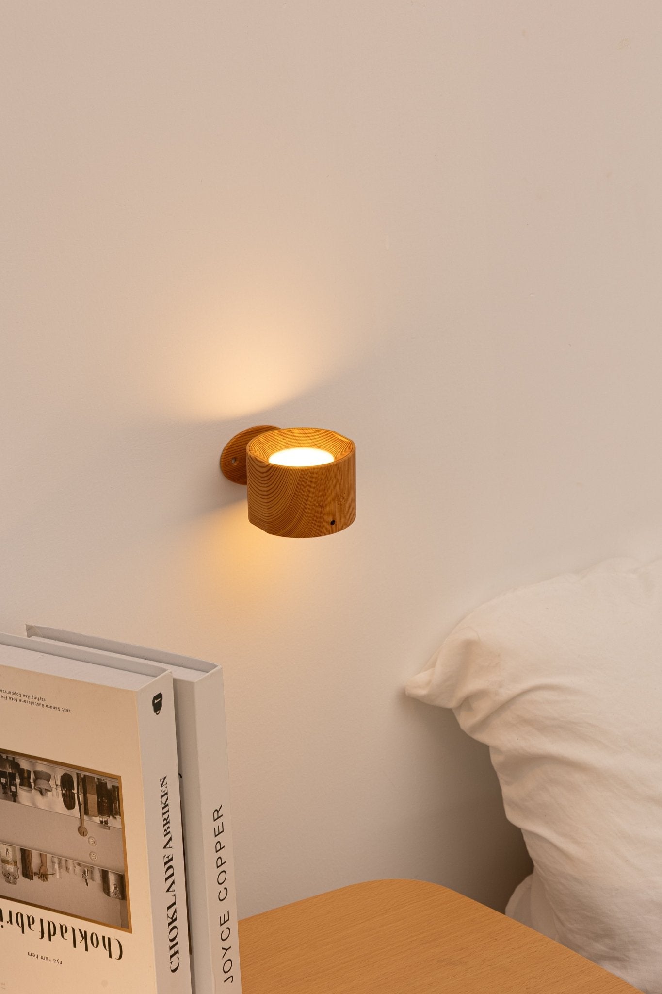 360° Rotatable LED Wall Light – Magnetic & Detachable