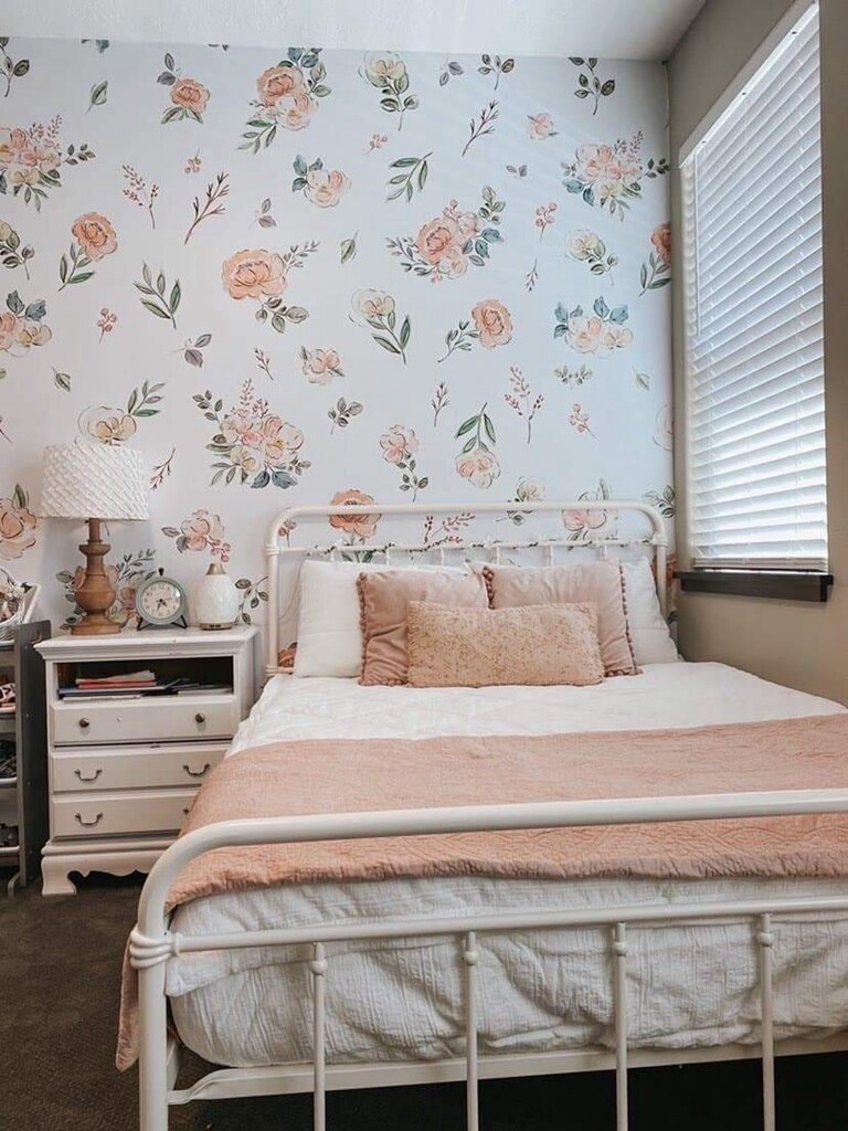 Abstract Roses Mural Wallpaper (SqM)